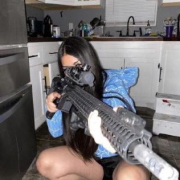 Meet your Posher, Kim - Picture 1 of 1